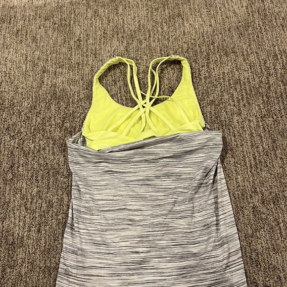 lululemon workout too with built in sports bra - Picture 2 of 3